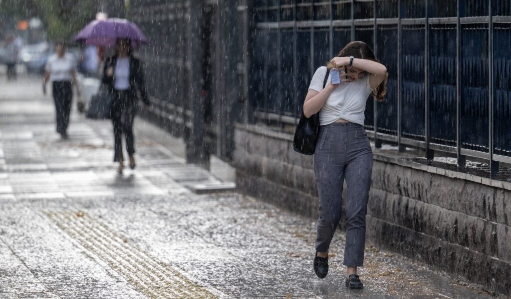 Yeni hafta sağanak ile başladı: 13 şehre uyarı