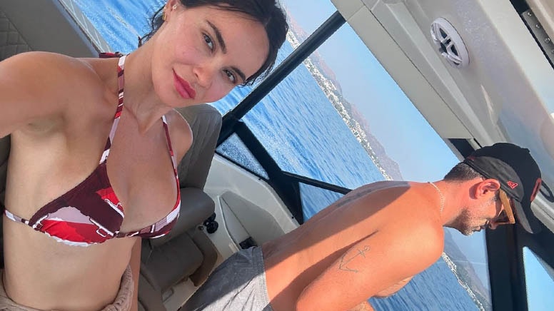 Zeynep-Volkan Demirel çifti tatilde: Benim kaptanım