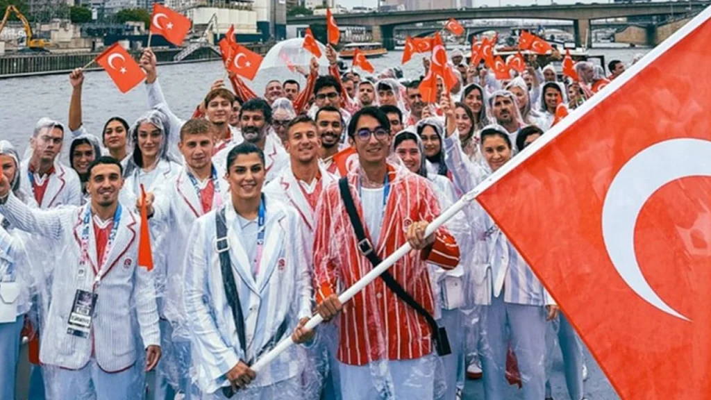 ‘Pijama’ eleştirileri sonrası Türkiye Milli Paralimpik Komitesi’nden ‘Vakko’ kararı