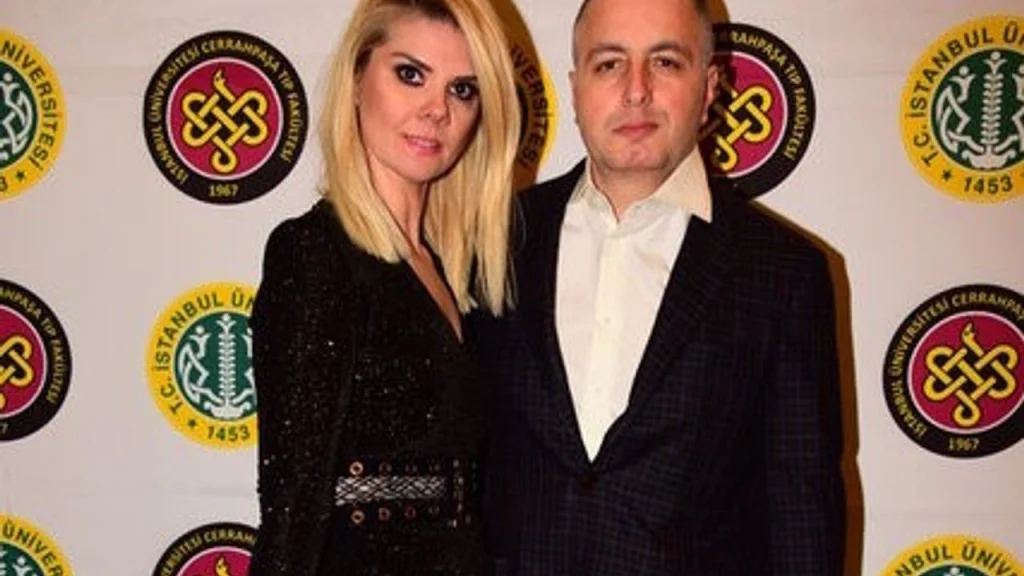 Sosyete şokta! Soyadını silip boşanma davası açtı