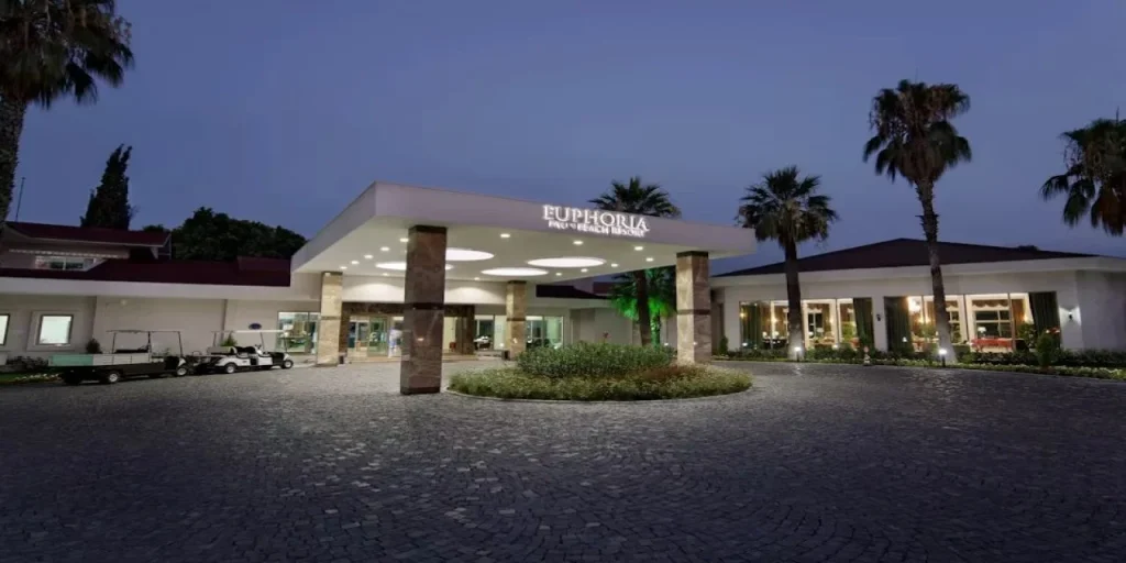 Antalya’nın lüks otelinde işçiler eylemde: 46 gündür maaşlarını alamıyorlar