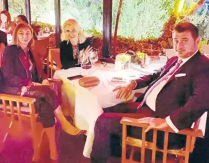 Sosyetenin gündemindeki haber: Aşk, ihanet, taklit ve iflas!