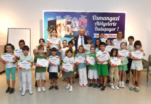 Çocuk drama atölyesinde sertifika heyecanı