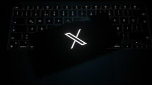 AB’den X’e kapatma uyarısı