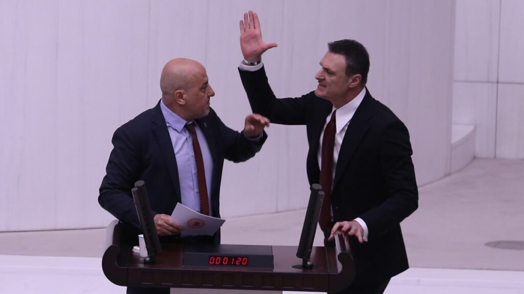 Ahmet Şık ve Alpay Özalan’a kınama cezası