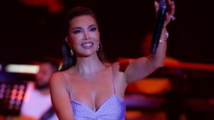 Ana-oğul düet yaptı