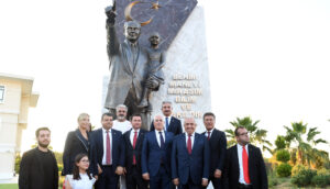 Osmangazi Belediyesi Zafer Bayramı’nı Atatürk Anıtı ile taçlandırdı