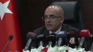 Bakan Şimşek: Bizim hikayemiz var, olumsuz koşullarda daha az etkileniriz