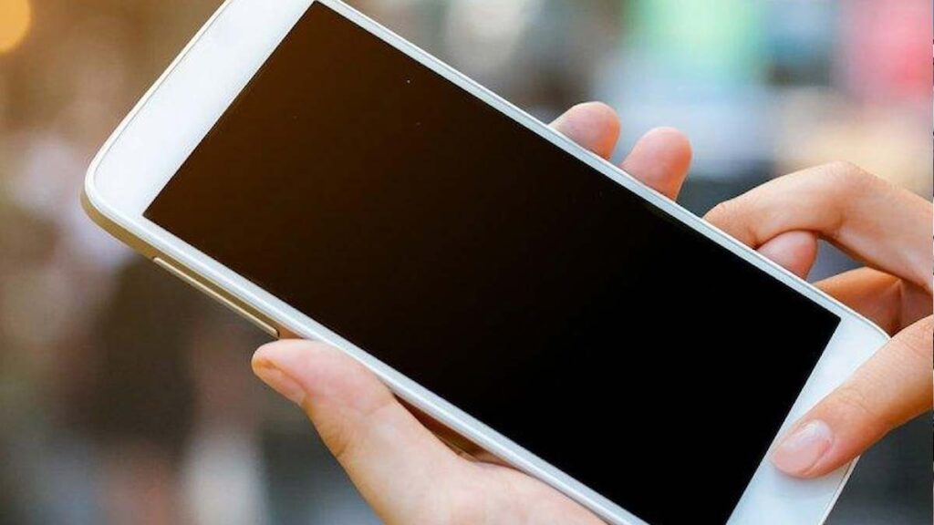 Çalınan telefonunu Çin’e kadar takip etti