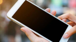 Çalınan telefonunu Çin’e kadar takip etti