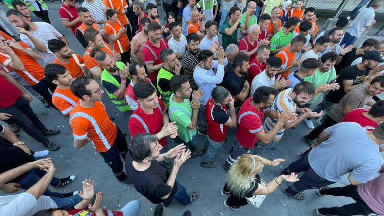 CarrefourSA Deposunda İşten Atılan İşçiler İş Bıraktı
