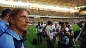 Christoph Daum: Futbol sahalarının asi ruhunun son savaşı