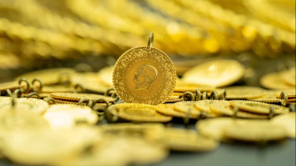 Güvenli liman altın belirsizlikle yükseliyor