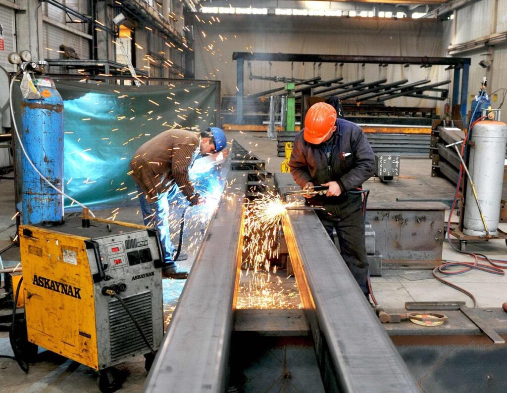 Haftalık çalışma saatleri düşüyor mu?