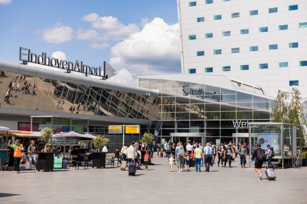 Havalimanında alarm: Tüm hava trafiği durdu