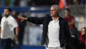 Jose Mourinho: Kötü hakem ve VAR’a karşı oynadık