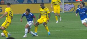 Luis Advincula, Boca Juniors – Cruzeiro maçında 9. saniyede kırmızı kart gördü