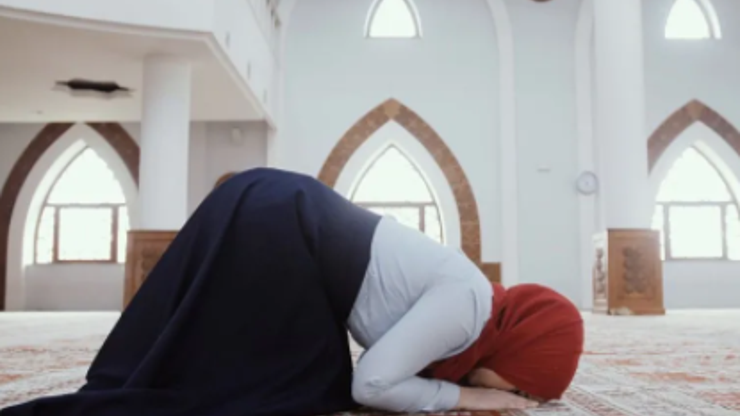 Öğle namazı nasıl kılınır? Öğle namazı kaç rekat? Öğle namazı kılınışı Diyanet bilgileri…