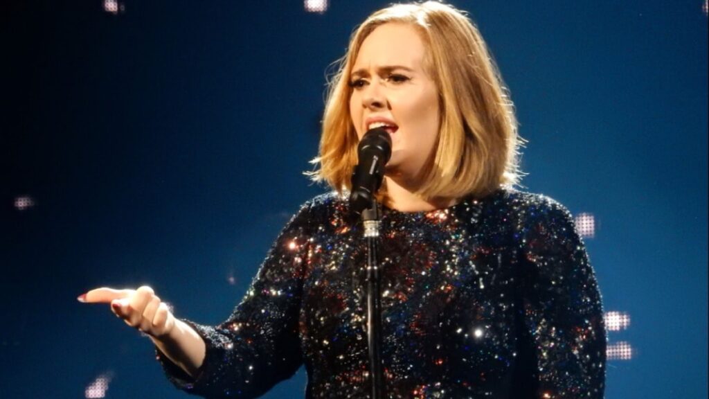 Osmanlı hanedanının kızının başı komşularıyla dertte: Sebebi Adele’in “perili ev” söylentisi