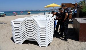 Sahilde şezlong  satanlara para cezası