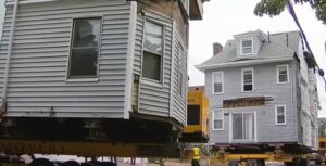 Tarihi evleri tek tek taşıdılar