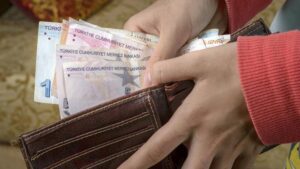 Türk-İş: Açlık sınırı ağustosta 19 bin 271 liraya çıktı