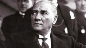 Ünlülerden 30 Ağustos mesajları