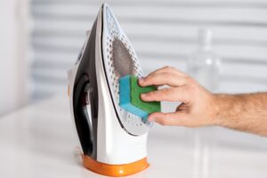 Ütü tabanı nasıl temizlenir?