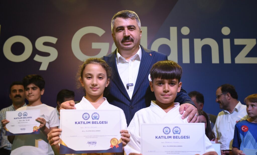 Yıldırım Gençlik Merkezi mezunlarını verdi