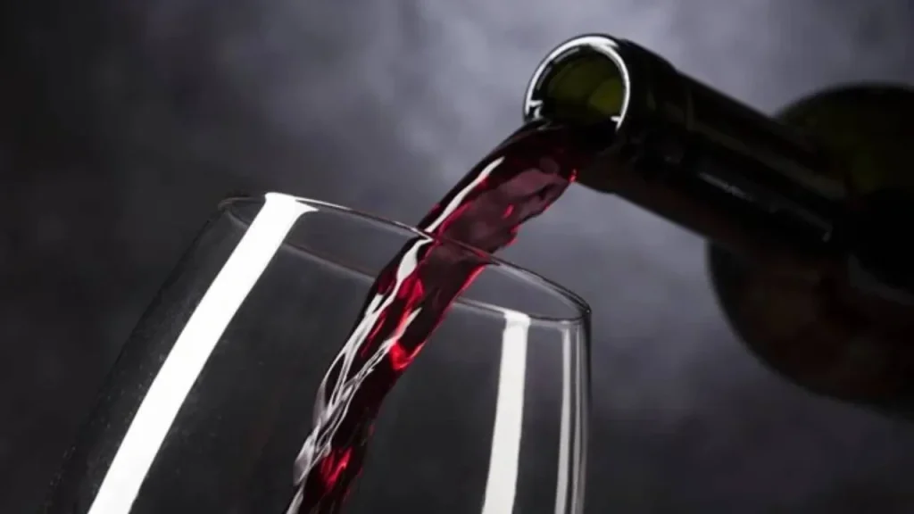 Kendi ürettiği şarabı 260 TL’den sattı, restoranda 3 bin 300 TL’ye içti! Fiyat patronu bile şaşırttı