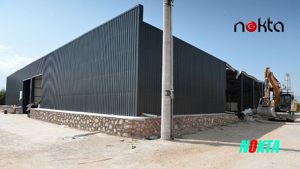 Tarım arazisine inşa edilen kaçak depo yıkıldı