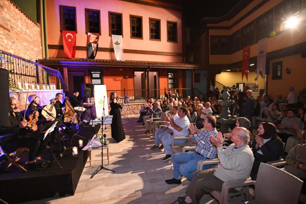 Şadırvanlı Han Avlu Buluşmaları muhteşem bir konser ile başladı