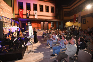 Şadırvanlı Han Avlu Buluşmaları muhteşem bir konser ile başladı