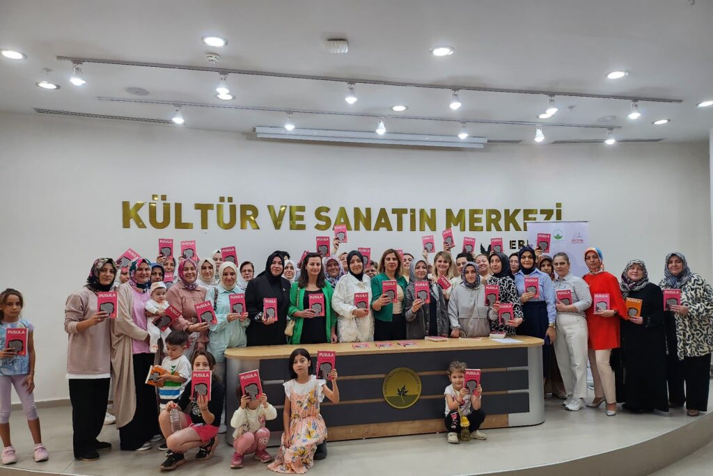 Kadın Yazarıyla Buluşuyor projesinde ikinci kitap dağıtıldı