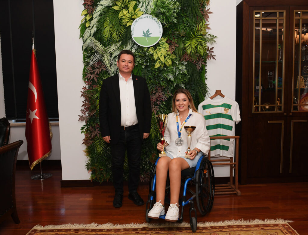 Başarılı rallici mutluluğunu Başkan Aydın’la paylaştı