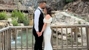 Balayı dönüşü genç çifti ayıran kaza