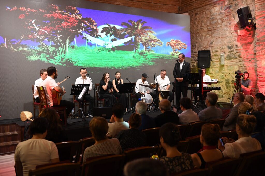 Şarkılar barış dolu bir dünya için söylendi