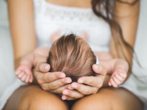 Bebeklerin kafasındaki ilginç boşluk… Bıngıldak ne zaman kapanır?