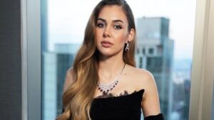 Berfu Yenenler: Herkes beni dinlesin, dolandırılma hikayesi anlatıyorum