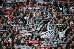 Beşiktaş’tan taraftarlara uyarı: Bir daha olursa…