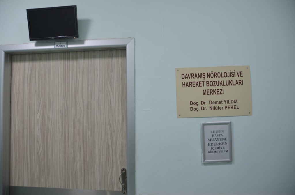 Yüksek İhtisas'ta Beyin Pili Ameliyatları Başarıyla Uygulanıyor