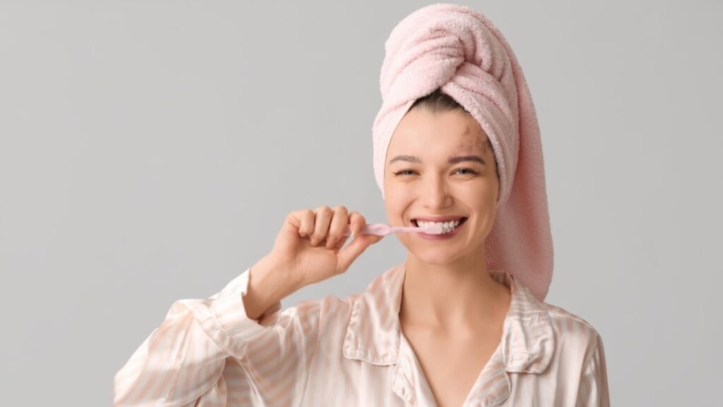 Diş bakım rutininize dikkat! Bu hatalar sağlığınızı riske atıyor!