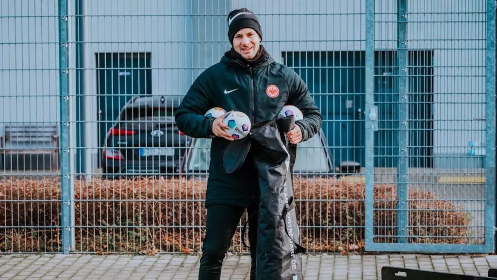 Eintracht Frankfurt antrenörü Helge Rasche trafik kazasında hayatını kaybetti