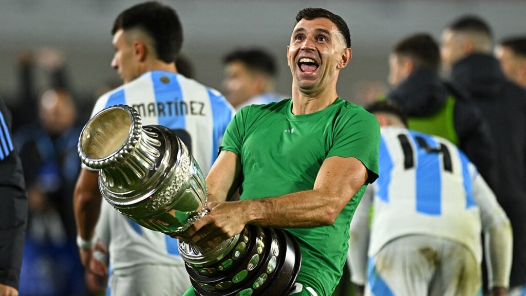 FIFA’dan Emiliano Martinez’e 2 maç men cezası! Arjantinli Dünya Kupası elemelerini kaçıracak