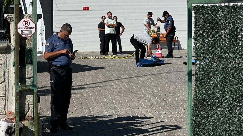 Fabrikada kadın cinayeti