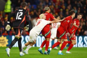 Galler-Türkiye maçında gerginlik