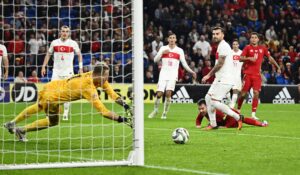 Galler Türkiye maçında gol yok kırmızı kart var