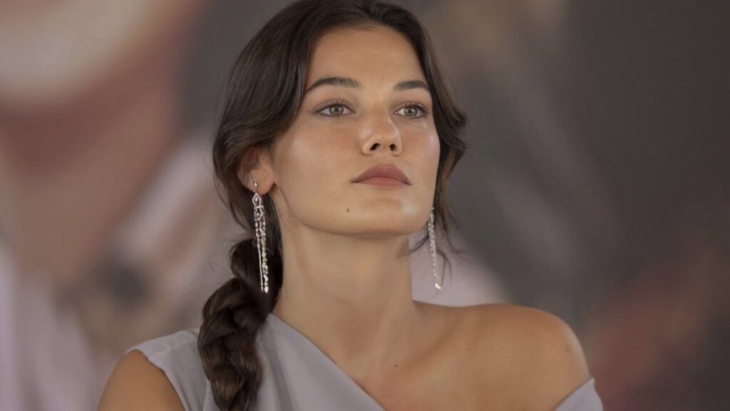 Hamilelik iddialarını yalanlamadı ama düğün kesin! Pınar Deniz ve Kaan Yıldırım evleniyor