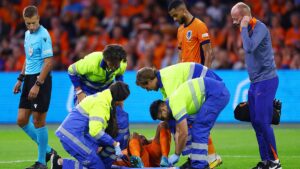 Hollandalı yıldız Nathan Ake Almanya maçında sakatlandı