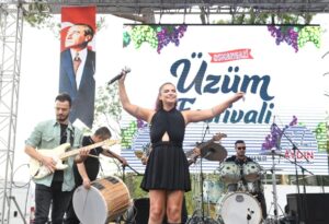 Osmangazi’de üzüm şenliği büyük ilgi gördü